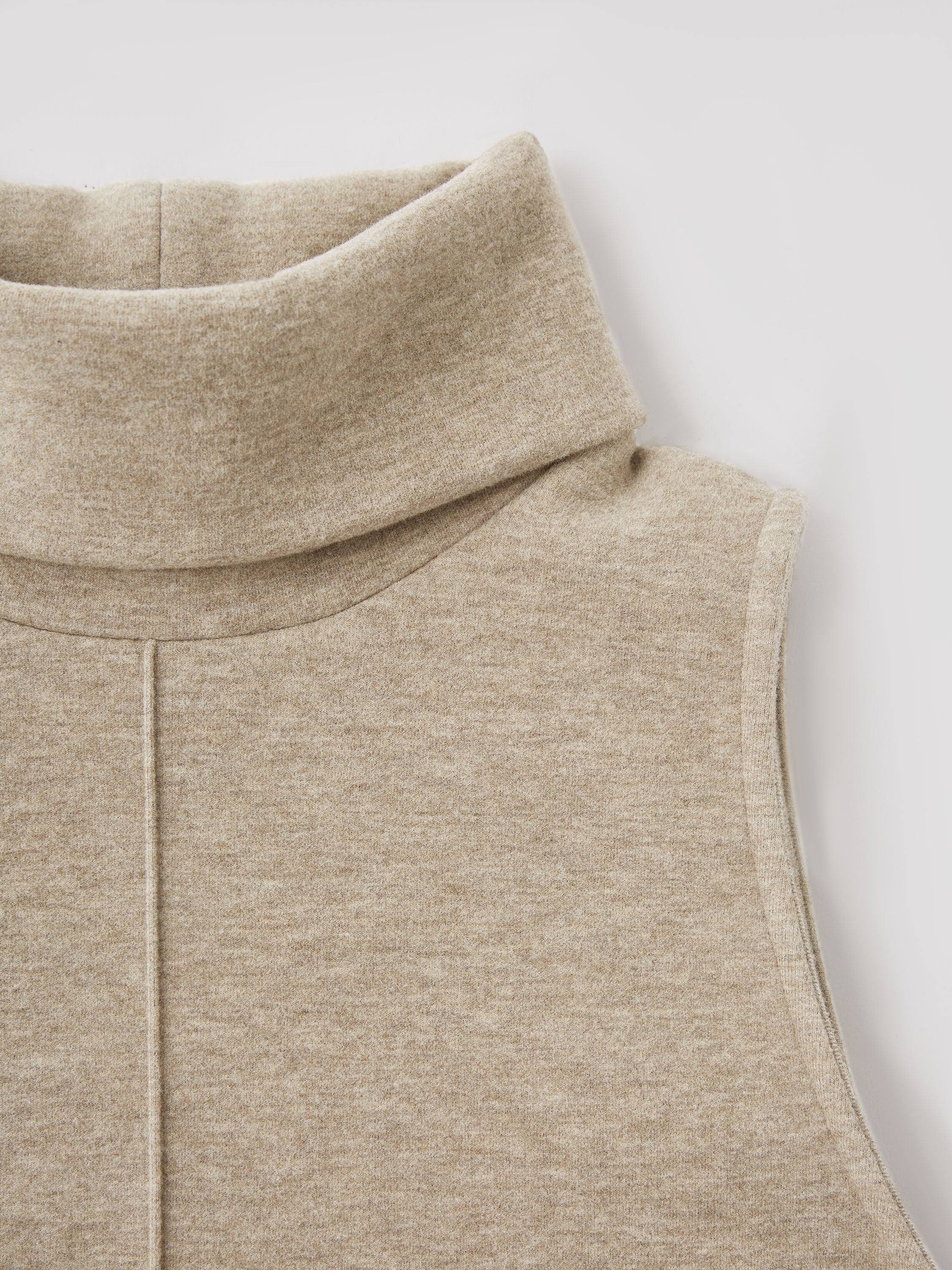 Éternelle™ | Haut à col roulé et ourlet fendu